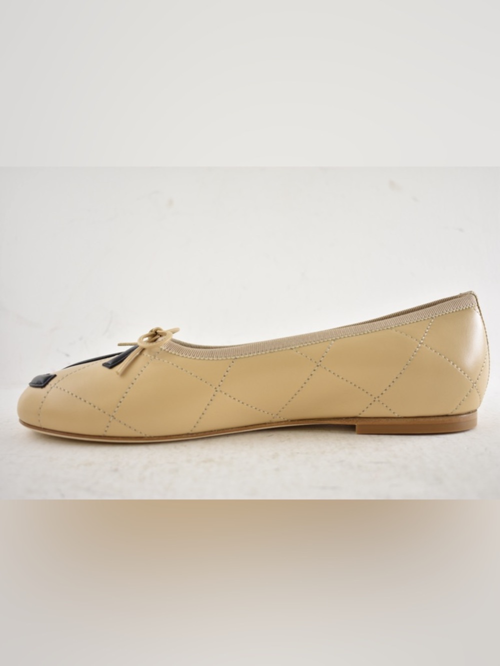 Chanel 26M Coco Beach Cambon Beige Black CC XL Logo Ballet Ballerina Flat 37 - Picture 13 of 16